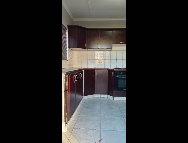 2 BEDROOM FREESTANDING FOR SALE IN HIGH RIDGE